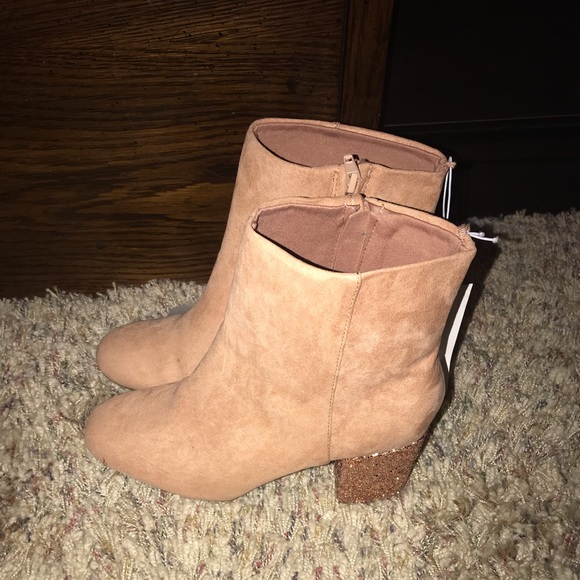 Old Navy Shoes - Old navy Brand new women size 8